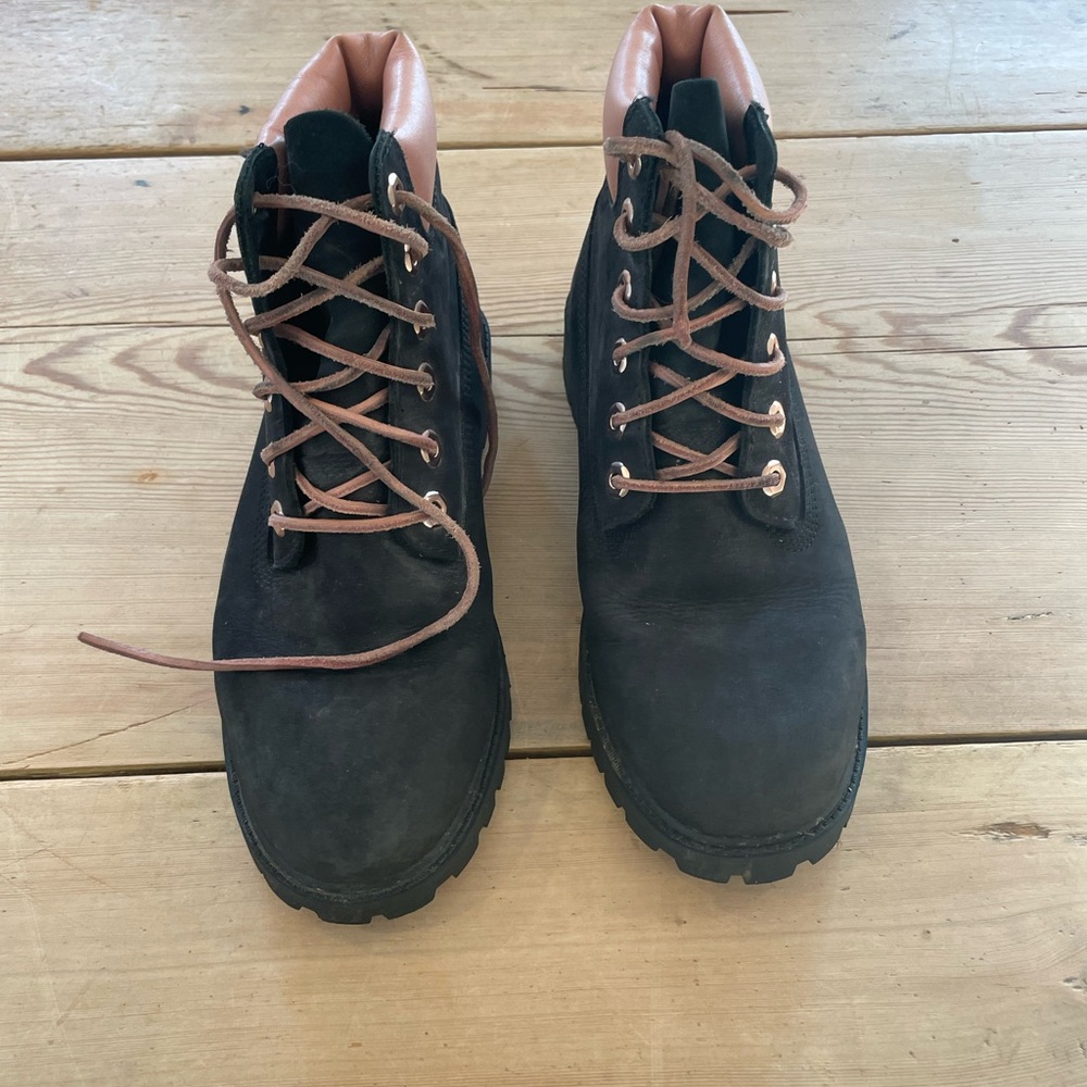 Black and rose gold timberlands women’s size 7.5 (boys 5.5)